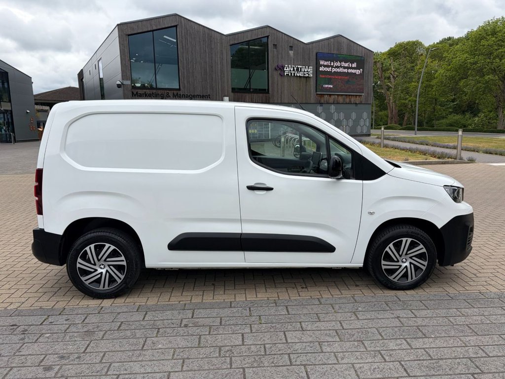 USED 2022 22 PEUGEOT PARTNER 1000 PROFESSIONAL 1.5BlueHDi EU6 S/S SWB 100ps *AIRCON*REV/SENSORS*E/PACK*CRUISE CONTROL*APPLE CARPLAY* EU6-SENSORS-A/C-E/P-100PS