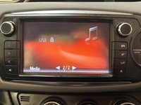USED 2015 65 TOYOTA YARIS 1.33 Dual VVT-i Icon Hatchback 5dr Petrol Manual Euro 5 Euro 5 (99 ps) &pound;35 Road Tax-Great Economy-Sat Nav