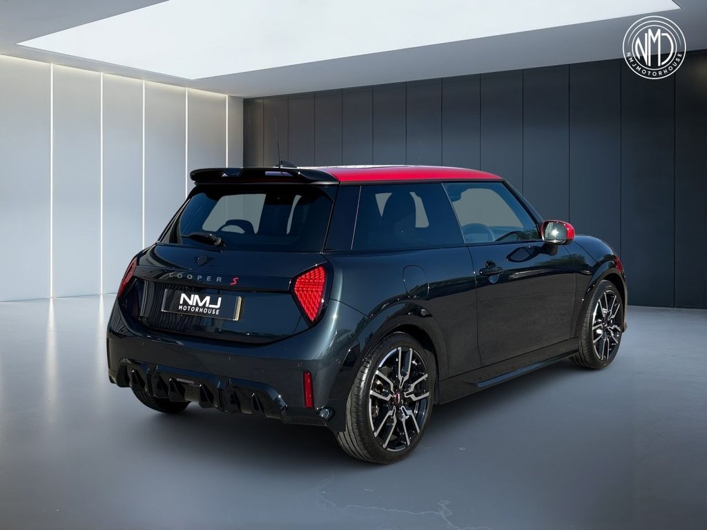 USED 2024 24 MINI HATCH COOPER 2.0S Sport Hatchback 3dr Petrol Steptronic Euro 6 (s/s) (204 ps) Hatchback