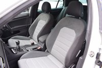 USED 2016 VOLKSWAGEN GOLF 2.0 TDI BlueMotion Tech R-Line Edition Hatchback 5dr Diesel Manual Euro 6 (s/s) (150 ps) **Sunroof, 18" Alloys**
