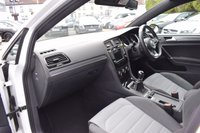 USED 2016 VOLKSWAGEN GOLF 2.0 TDI BlueMotion Tech R-Line Edition Hatchback 5dr Diesel Manual Euro 6 (s/s) (150 ps) **Sunroof, 18" Alloys**