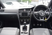 USED 2016 VOLKSWAGEN GOLF 2.0 TDI BlueMotion Tech R-Line Edition Hatchback 5dr Diesel Manual Euro 6 (s/s) (150 ps) **Sunroof, 18" Alloys**