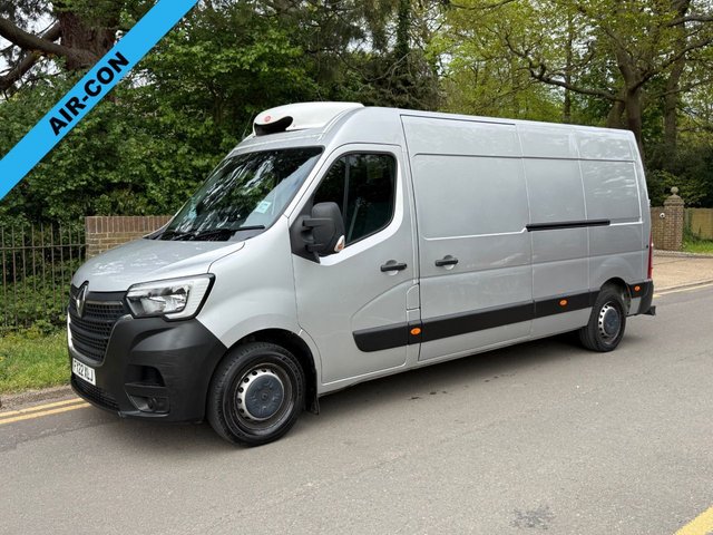 2022 RENAULT MASTER