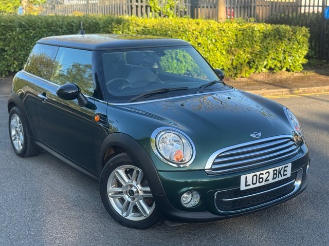 View our MINI Hatch 2.0 Cooper D Hatchback 3dr Diesel Auto Euro 5 (112 ps)
