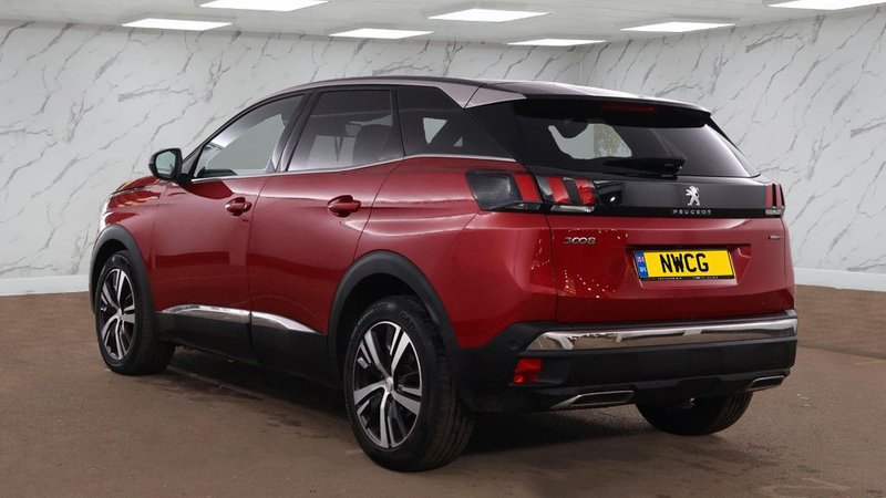 2017 Peugeot 3008 in red — photo 4 of 13