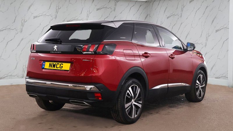 2017 Peugeot 3008 in red — photo 7 of 13