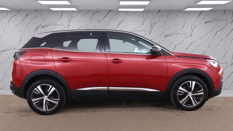 2017 Peugeot 3008 in red — photo 9 of 13
