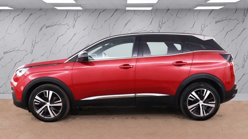 2017 Peugeot 3008 in red — photo 8 of 13