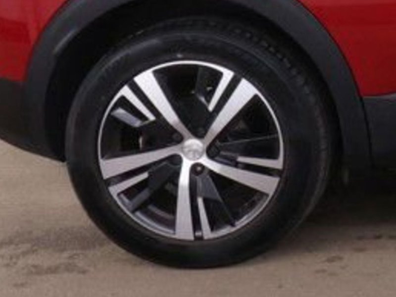 2017 Peugeot 3008 in red — photo 6 of 13