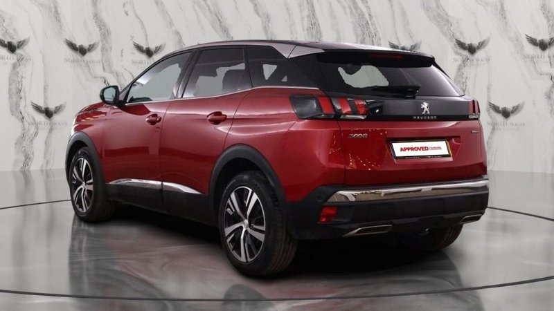 2017 Peugeot 3008 in red — photo 3 of 13