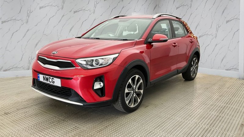 2018 Kia Stonic in red — photo 2 of 9