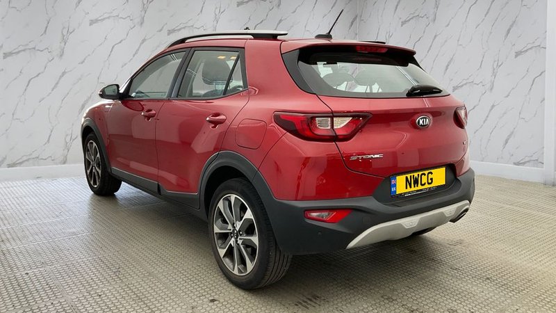 2018 Kia Stonic in red — photo 3 of 9