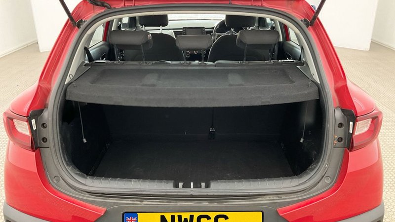 2018 Kia Stonic in red — photo 8 of 9