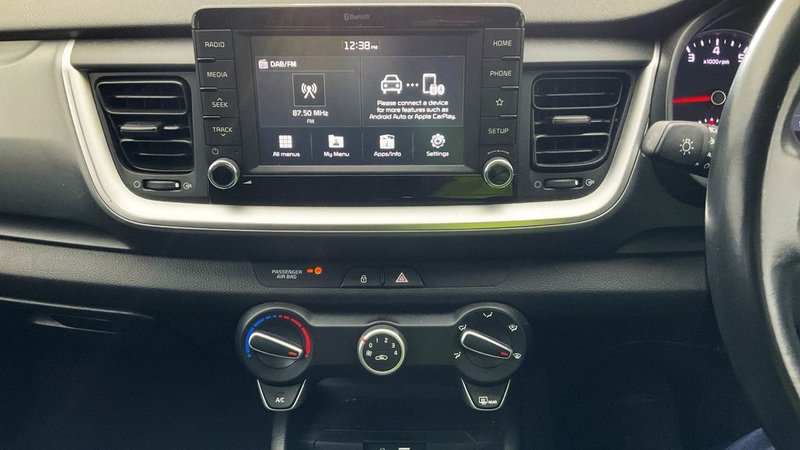 2018 Kia Stonic in red — photo 5 of 9