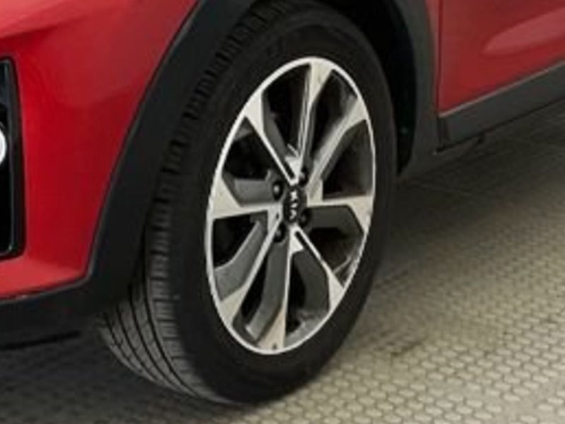 2018 Kia Stonic in red — photo 7 of 14