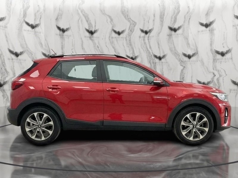 2018 Kia Stonic in red — photo 8 of 14