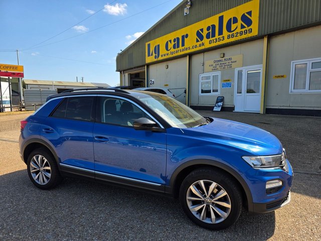 View our VOLKSWAGEN T-ROC