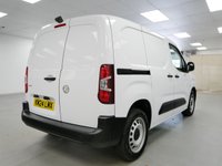 USED 2024 24 VAUXHALL COMBO L1 1.5 TURBO D 100 BHP 2300 PRIME 6 DOOR ( DOG CAGES ) REAR DOG CAGES | TWIN SIDE ACCESS DOORS