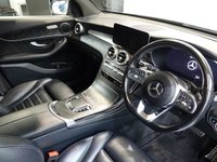 USED 2019 19 MERCEDES-BENZ GLC 2.0 GLC300d AMG Line (Premium) SUV 5dr Diesel G-Tronic+ 4MATIC Euro 6 (s/s) (245 ps) HIGH SPECIFICATION 4 WHEEL DRIVE MERCEDES WITH A SUPER PEDIGREE - COMES WITH A FULL SERVICE HISTORY + VIRTUAL COCKPIT DIGITAL DASH DISPLAY + SATELLITE NAVIGATION + REAR VIEW CAMERA + BLUETOOTH CONNECTIVITY INCLUDING MEDIA STREAMING + FRONT AND REAR PARKING SENSORS + ELECTRIC TAILGATE + AUTOMATIC LED HEADLIGHTS + DUAL ZONE CLIMATE CONTROL + AIR CONDITIONING + LED DAY TIME RUNNING LIGHTS + DAB DIGITAL RADIO + SELECTABLE DRIVING MODES + AUTOMATIC WIPERS WITH RAIN SENSORS