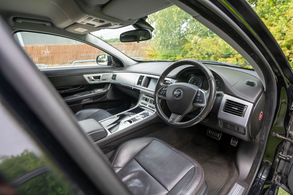 USED 2015 15 JAGUAR XF 2.2d R-Sport Black Sportbrake 5dr Diesel Auto Euro 5 (s/s) (200 ps) FSH, RCAM, H/SEATS
