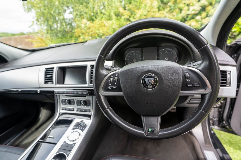 USED 2015 15 JAGUAR XF 2.2d R-Sport Black Sportbrake 5dr Diesel Auto Euro 5 (s/s) (200 ps) FSH, RCAM, H/SEATS