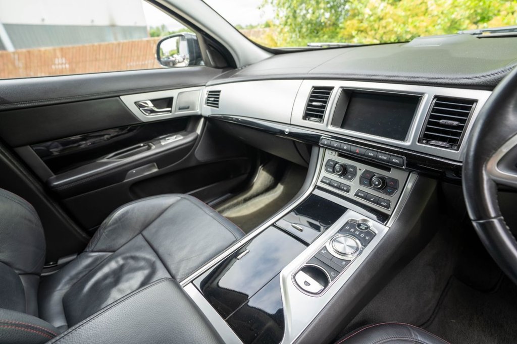 USED 2015 15 JAGUAR XF 2.2d R-Sport Black Sportbrake 5dr Diesel Auto Euro 5 (s/s) (200 ps) FSH, RCAM, H/SEATS
