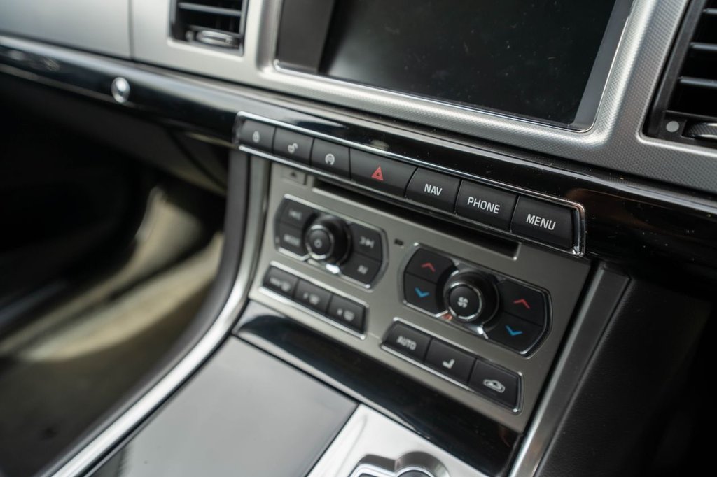 USED 2015 15 JAGUAR XF 2.2d R-Sport Black Sportbrake 5dr Diesel Auto Euro 5 (s/s) (200 ps) FSH, RCAM, H/SEATS
