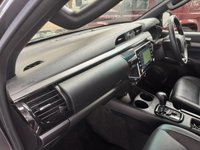 USED 2023 23 TOYOTA HI-LUX 2.8 D-4D Invincible X Pickup Double Cab 4dr Diesel Auto 4WD Euro 6 (s/s) (204 ps) ROLLER SHUTTER+SAT NAV