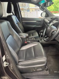 USED 2023 23 TOYOTA HI-LUX 2.8 D-4D Invincible X Pickup Double Cab 4dr Diesel Auto 4WD Euro 6 (s/s) (204 ps) ROLLER SHUTTER+SAT NAV
