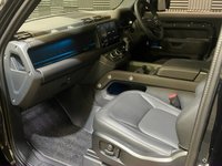 USED 2025 25 LAND ROVER DEFENDER 3.0 D250 MHEV X-Dynamic SE SUV 3dr Diesel Auto 4WD Euro 6 (s/s) (250 ps) Light Pod / 22 inch alloys
