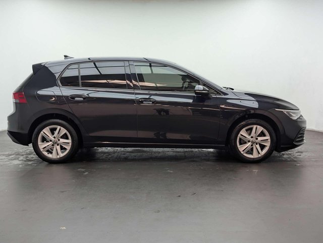 USED 2022 22 VOLKSWAGEN GOLF 1.0 Golf Life eTSI Semi-Auto 5dr CLICK+COLLECT / HOME DELIVERY