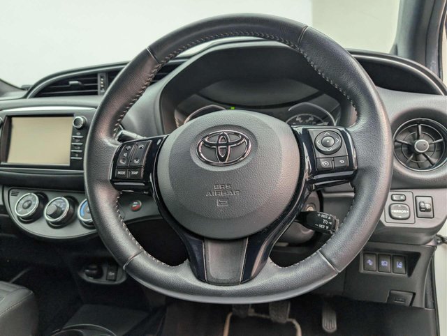 USED 2017 67 TOYOTA YARIS 1.5 Yaris Bi-Tone VVT-i 5dr CLICK+COLLECT / HOME DELIVERY