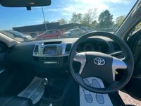USED 2015 15 TOYOTA HI-LUX 3.0 D-4D Invincible Pickup Double Cab 4dr Diesel Manual 4WD Euro 5 (171 ps) JUST 1 OWNER FROM NEW+MOT JUNE