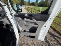 USED 2024 74 FORD TRANSIT CUSTOM 2.0 320 EcoBlue Limited Kombi 9 Seat MINIBUS 5dr Diesel Manual L2 Euro 6 (s/s) (136 ps) AIRCON,LWB,L2,ALLOYS,AIRCON,CRUISE