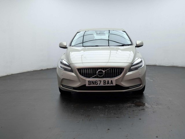 USED 2017 67 VOLVO V40 2.0 V40 Inscription T3 5dr CLICK+COLLECT / HOME DELIVERY