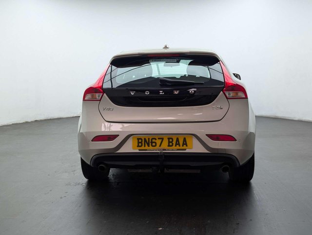USED 2017 67 VOLVO V40 2.0 V40 Inscription T3 5dr CLICK+COLLECT / HOME DELIVERY