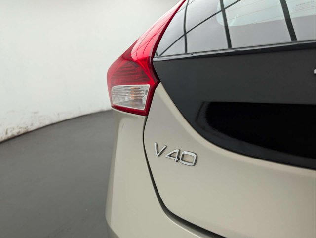 USED 2017 67 VOLVO V40 2.0 V40 Inscription T3 5dr CLICK+COLLECT / HOME DELIVERY
