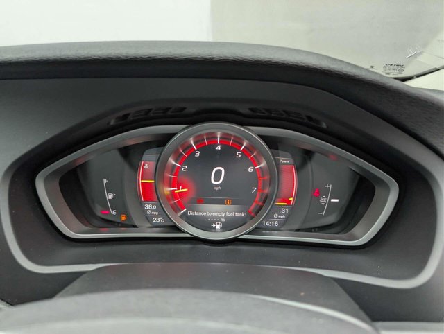 USED 2017 67 VOLVO V40 2.0 V40 Inscription T3 5dr CLICK+COLLECT / HOME DELIVERY