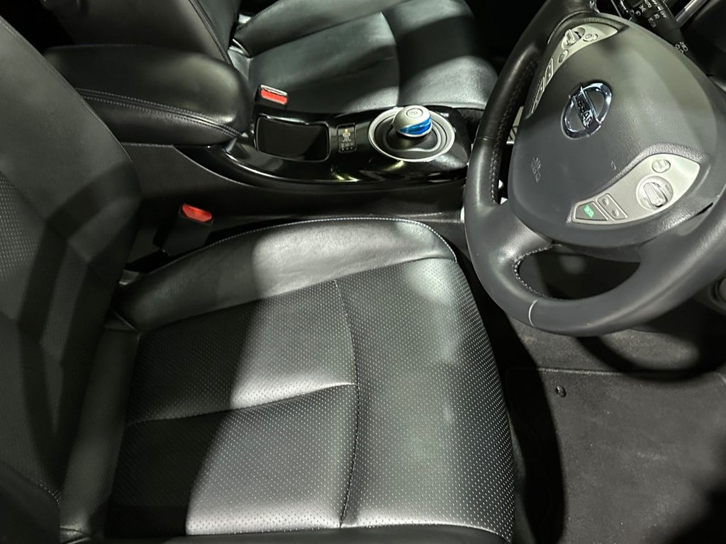 USED 2015 15 NISSAN LEAF 24kWh Tekna Hatchback 5dr Electric Auto (107 bhp) 