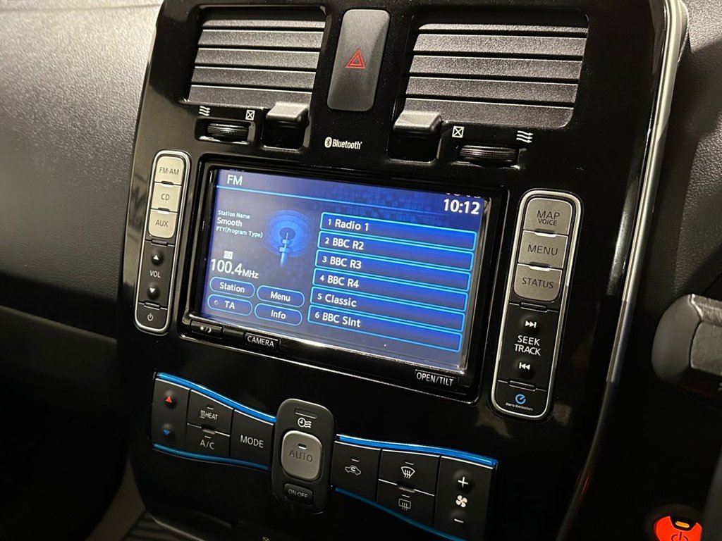 USED 2015 15 NISSAN LEAF 24kWh Tekna Hatchback 5dr Electric Auto (107 bhp) 