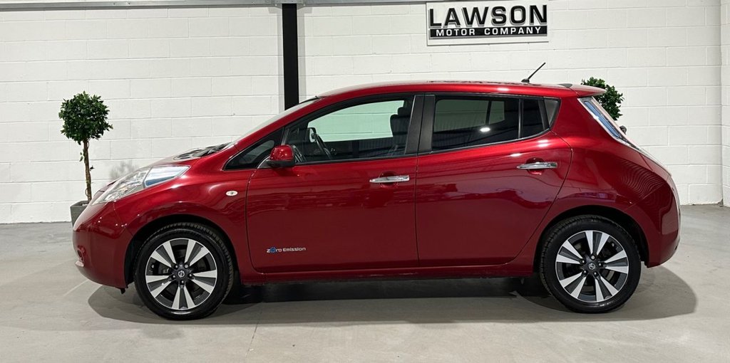 USED 2015 15 NISSAN LEAF 24kWh Tekna Hatchback 5dr Electric Auto (107 bhp) 