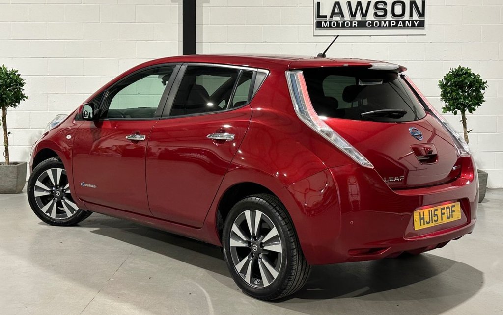 USED 2015 15 NISSAN LEAF 24kWh Tekna Hatchback 5dr Electric Auto (107 bhp) 