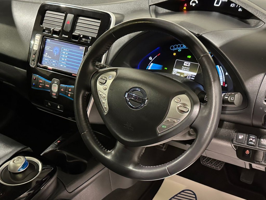 USED 2015 15 NISSAN LEAF 24kWh Tekna Hatchback 5dr Electric Auto (107 bhp) 
