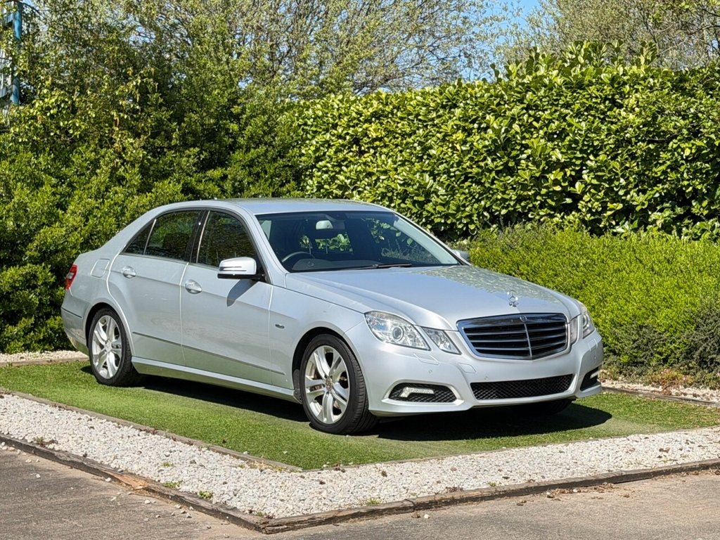 USED 2009 59 MERCEDES-BENZ E-CLASS 3.0 E350 CDI V6 BlueEfficiency Avantgarde Saloon 4dr Diesel G-Tronic Euro 5 (231 ps) A Well Cared for Fine Driving Example with Heated Leather with Electric Memory Adjustment and Satellite Navigation and Mercedes Service History to 79k