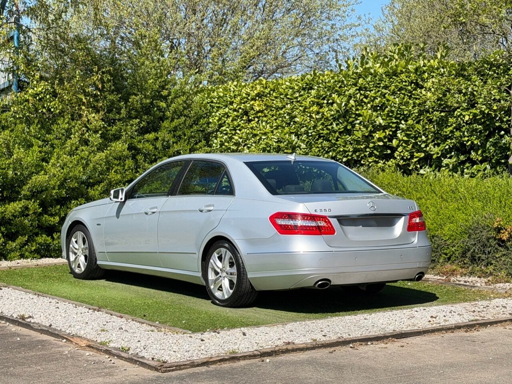 USED 2009 59 MERCEDES-BENZ E-CLASS 3.0 E350 CDI V6 BlueEfficiency Avantgarde Saloon 4dr Diesel G-Tronic Euro 5 (231 ps) A Well Cared for Fine Driving Example with Heated Leather with Electric Memory Adjustment and Satellite Navigation and Mercedes Service History to 79k