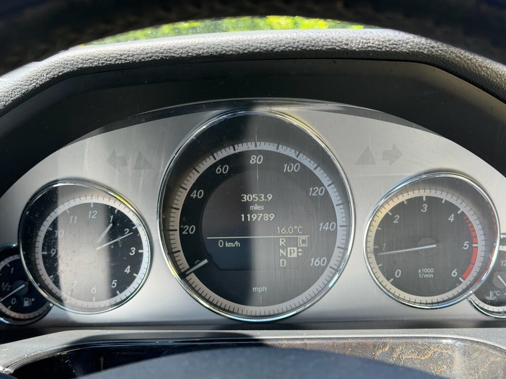 USED 2009 59 MERCEDES-BENZ E-CLASS 3.0 E350 CDI V6 BlueEfficiency Avantgarde Saloon 4dr Diesel G-Tronic Euro 5 (231 ps) A Well Cared for Fine Driving Example with Heated Leather with Electric Memory Adjustment and Satellite Navigation and Mercedes Service History to 79k