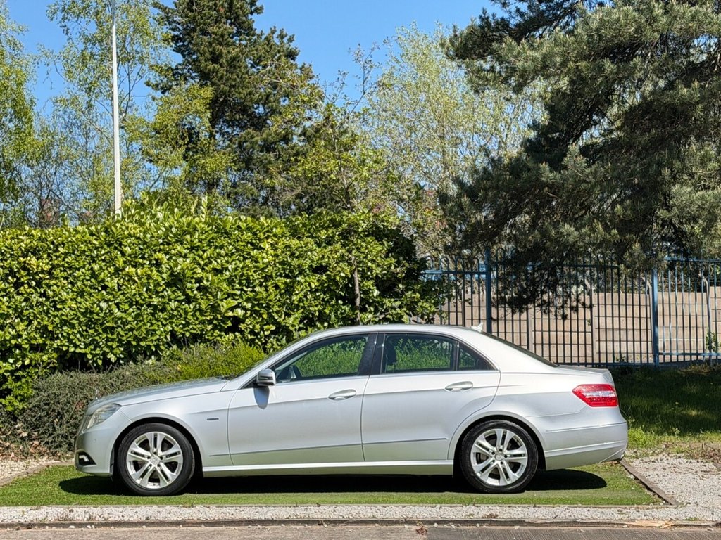 USED 2009 59 MERCEDES-BENZ E-CLASS 3.0 E350 CDI V6 BlueEfficiency Avantgarde Saloon 4dr Diesel G-Tronic Euro 5 (231 ps) A Well Cared for Fine Driving Example with Heated Leather with Electric Memory Adjustment and Satellite Navigation and Mercedes Service History to 79k