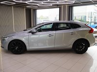 USED 2017 67 VOLVO V40 2.0 D2 Inscription Hatchback 5dr Diesel Manual Euro 6 (s/s) (120 ps) FAMILY CAR / VERY CLEAN
