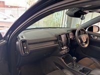 USED 2019 69 VOLVO XC40 1.5 T3 R-Design SUV 5dr Petrol Manual Euro 6 (s/s) (163 ps)+2 KEYS+1 FORMER KEEPER+FSH WITH NEW CLUTCH AND FLYWHEEL+NAV+HALF LEATHER SEATS+PARK CONTROL+PRIVACY+CLIMATE+MEDIA+BLUETOOTH+18