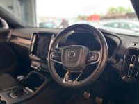 USED 2019 69 VOLVO XC40 1.5 T3 R-Design SUV 5dr Petrol Manual Euro 6 (s/s) (163 ps)+2 KEYS+1 FORMER KEEPER+FSH WITH NEW CLUTCH AND FLYWHEEL+NAV+HALF LEATHER SEATS+PARK CONTROL+PRIVACY+CLIMATE+MEDIA+BLUETOOTH+18